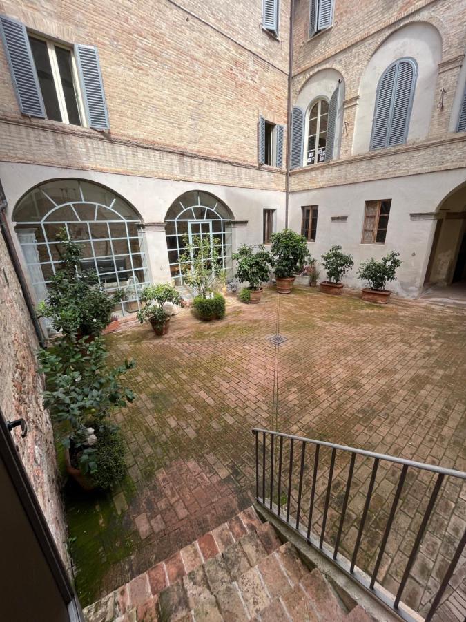 La Corte Affittacamere Foligno Bagian luar foto